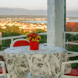  Apartment Kremenici Kroatien